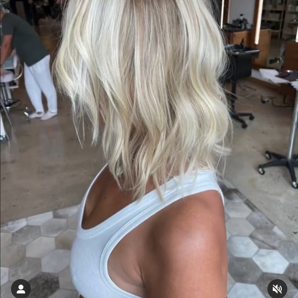 Long hair wavy blond wig - Picture 8 of 10